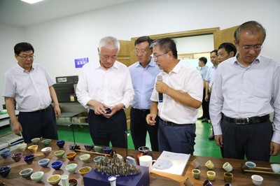 科技部党组书记、部长王志刚一行到中国科学院包头稀土研发中心调研