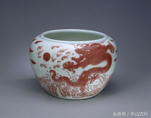 清代康雍乾官窑瓷器上的龙纹特征